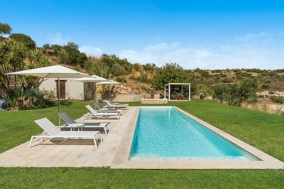 Luxury Villa Photo #9