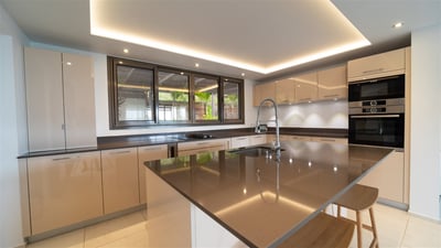 Kitchen & Dining Area
