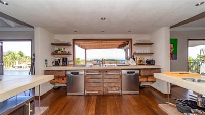 Kitchen & Dining Area
