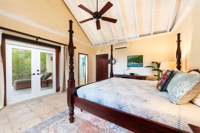 Luxury Villa Photo #27