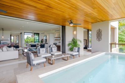 Luxury Villa Photo #7