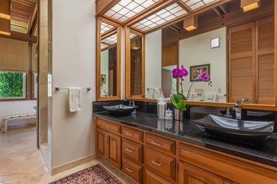 Luxury Villa Photo #30