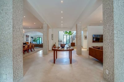 Luxury Villa Photo #12