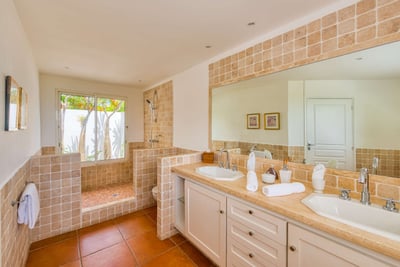 Luxury Villa Photo #30