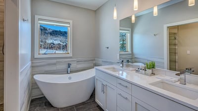 Primary ensuite with soaking tub