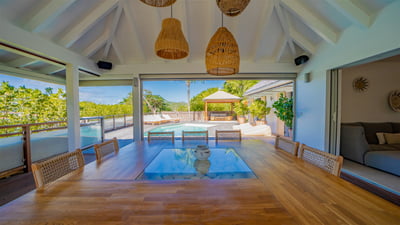 Luxury Villa Photo #18