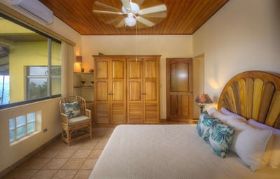 Luxury Villa Photo #16