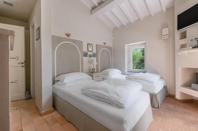 Luxury Villa Photo #25