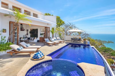 Luxury Villa Photo #3