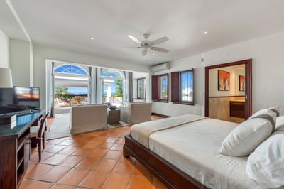Luxury Villa Photo #17