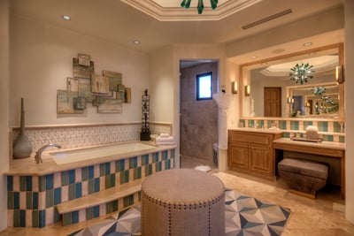 Luxury Villa Photo #25