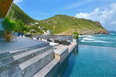 Terrace & Pool: Unheated infinity pool, lounge area, shaded veranda with sofa bench, sunbathing