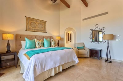 Luxury Villa Photo #25