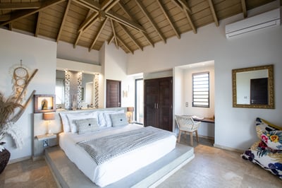 Luxury Villa Photo #35