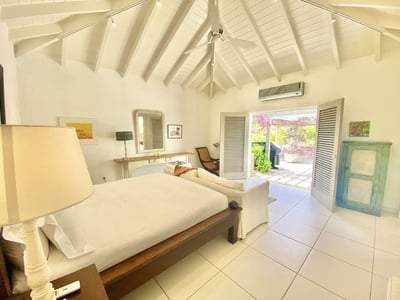 Luxury Villa Photo #36