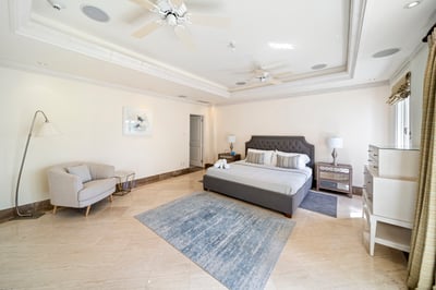 Luxury Villa Photo #6