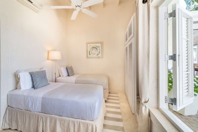 Luxury Villa Photo #22