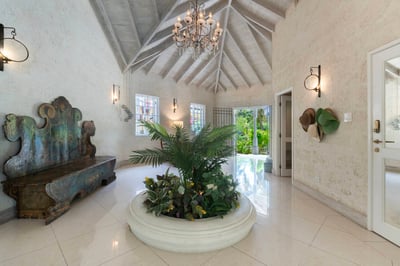 Luxury Villa Photo #25