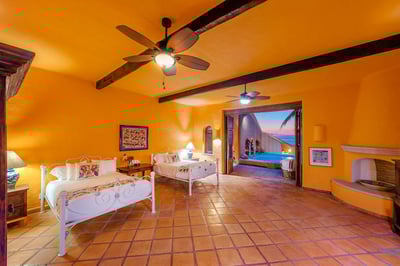Luxury Villa Photo #40
