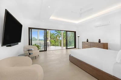Luxury Villa Photo #15