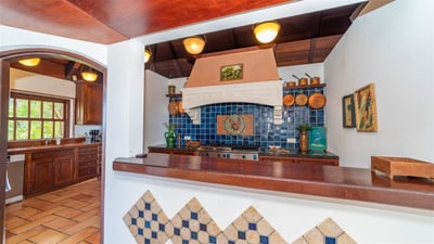 Kitchen & Dining Area