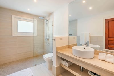 Luxury Villa Photo #31