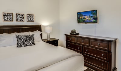 Guest Bedroom 4 with queen bed