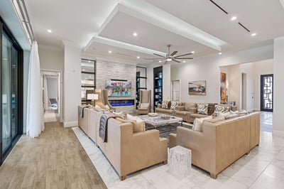 Luxury Villa Photo #18