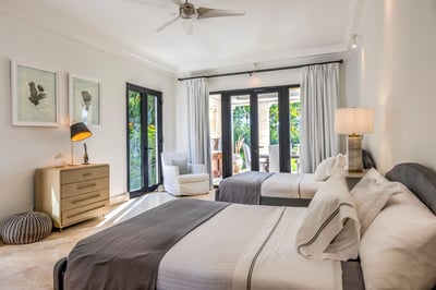 Luxury Villa Photo #21