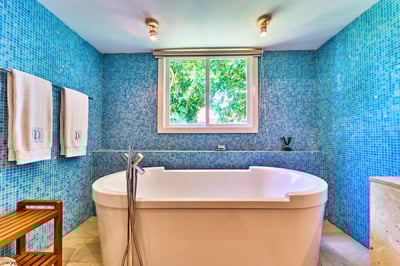 Luxury Villa Photo #30