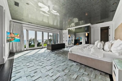 Luxury Villa Photo #26