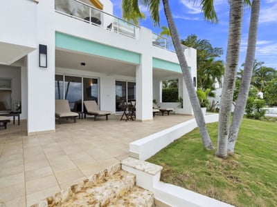 Luxury Villa Photo #6