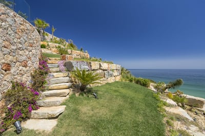 Luxury Villa Photo #4