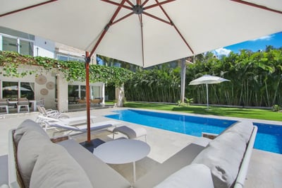 Luxury Villa Photo #6