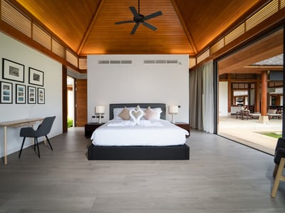 Luxury Villa Photo #13