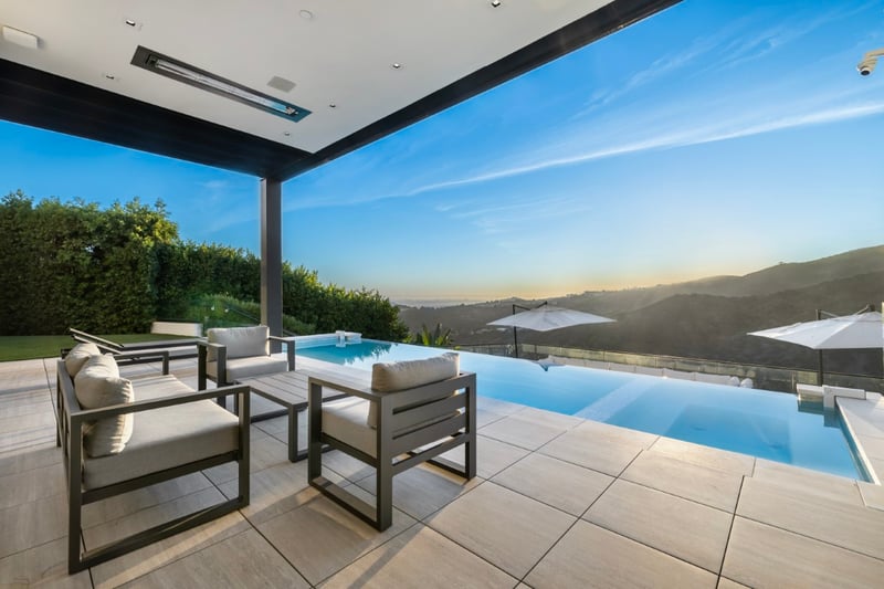 Linda Flora Modern Estate