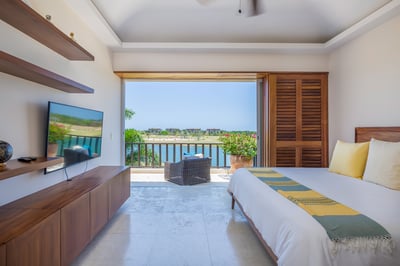 Luxury Villa Photo #37