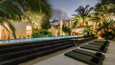 Luxury Villa Photo #8