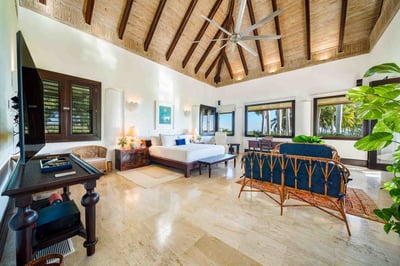 Luxury Villa Photo #16
