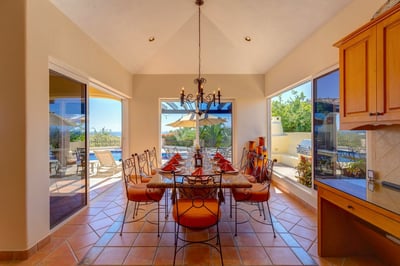 Luxury Villa Photo #18