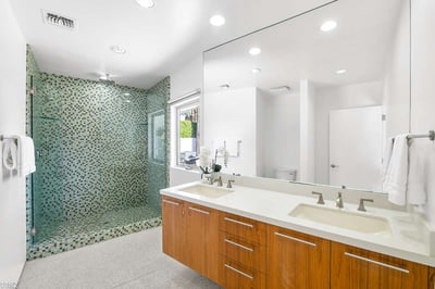 Luxury Villa Photo #24