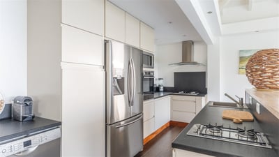 Kitchen & Dining Area