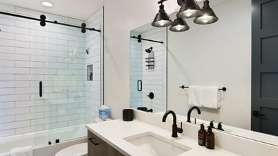 Full hallway bath