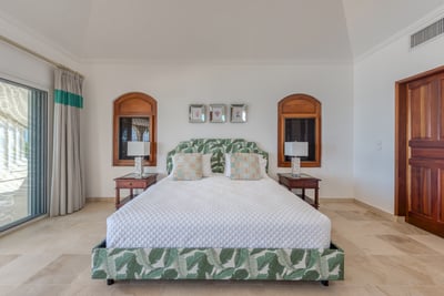 Luxury Villa Photo #40