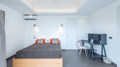 Bedroom 3: King size bed, (side rails for children, available on request), HD-TV with Apple TV, WIFI