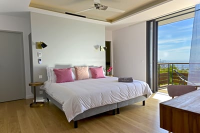 Bedroom 3: King size bed that can be separated into twin beds, air conditioning, dressing room. Ensu
