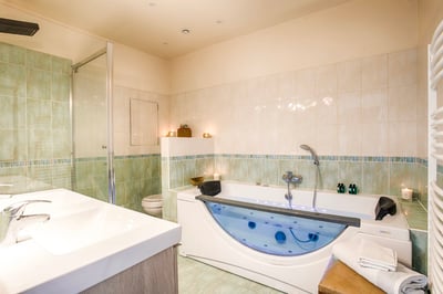 Luxury Villa Photo #26