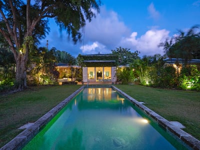 Luxury Villa Photo #3