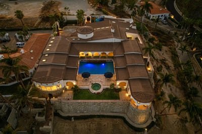 Luxury Villa Photo #12