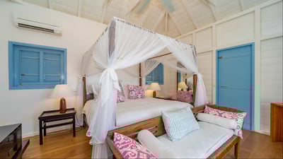 Bedroom 1: Located on a level above the main house. Queen size bed, air conditioning, bathroom locat